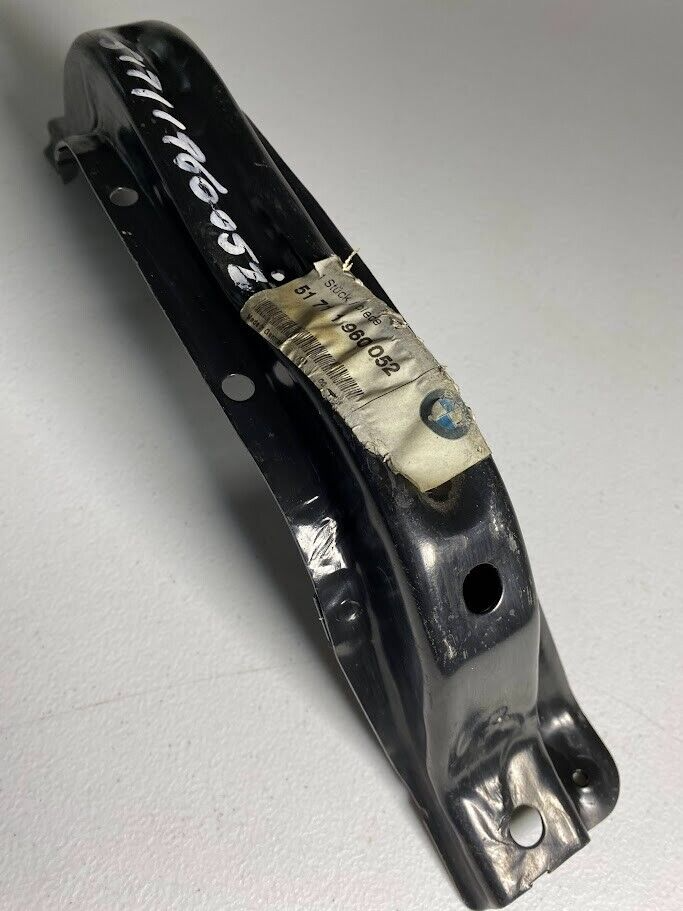 BMW Bridge Tunnel Below - 51-71-1-960-052 For BMW 318i, 320i, 323i & More 91-99