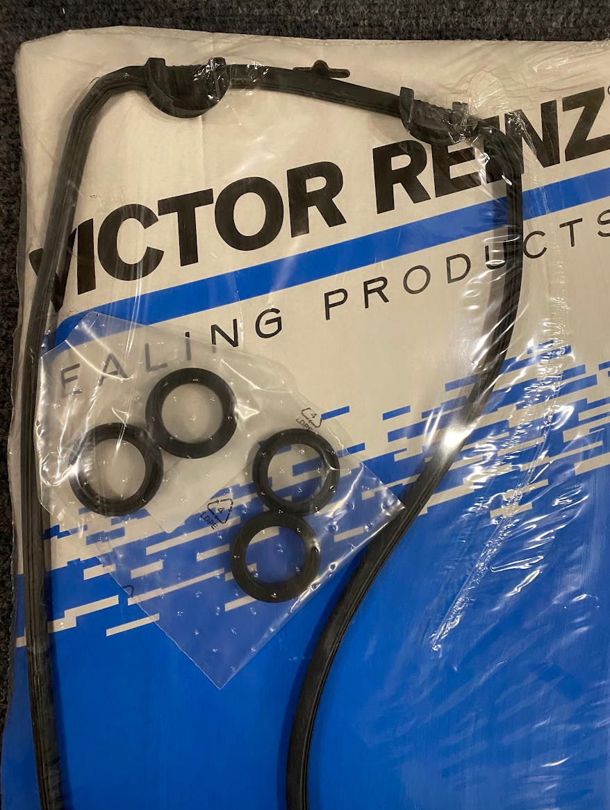 Victor Reinz RH Engine Valve Cover Gasket Set - 15-28653-03 - Fits Mercedes-Benz