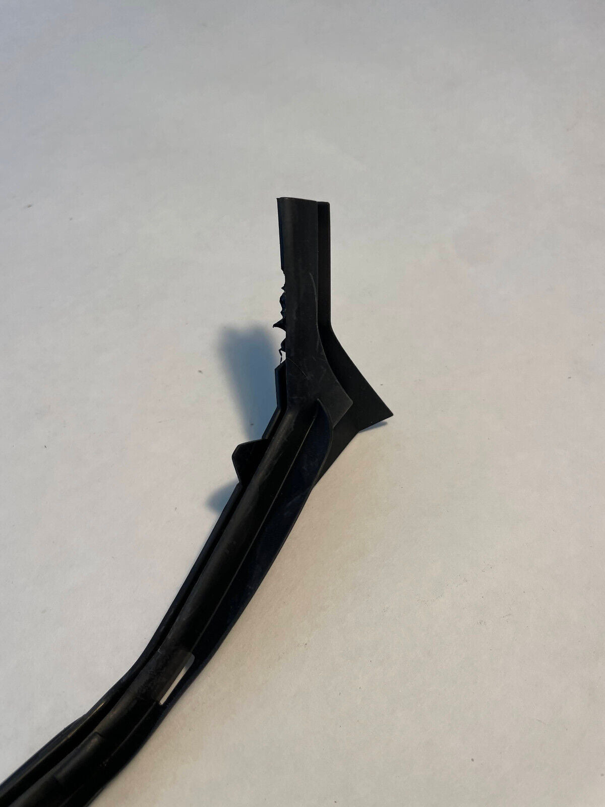 BMW Rear Window Bottom Molding - 51-71-7-033-257 - For BMW 750Li & Others