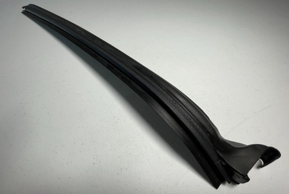 BMW Central Partition Panel LH Seal - 203-628-01-98 - For CLK350, CLK550 & More