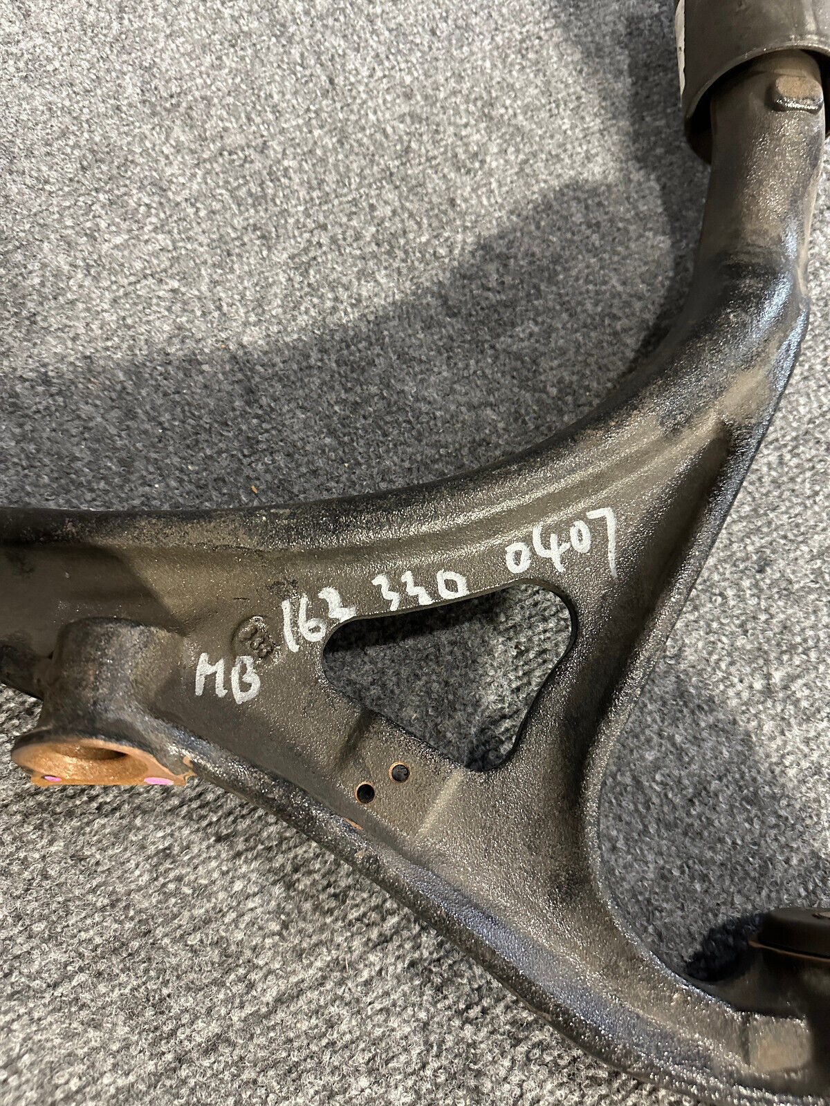 Front Left Lower Suspension Control Arm - 163-330-04-07 - Fits MBZ ML320 & Other