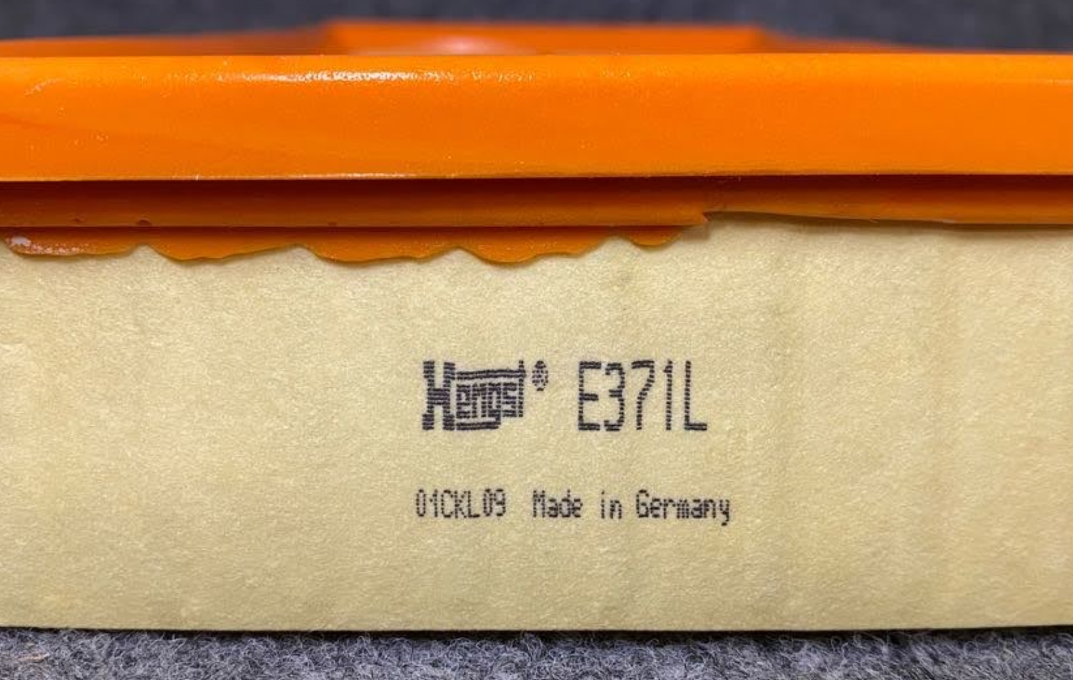 Hengst Air Filter - E371L / 003-094-73-04 - For MBZ SL320 1994-1997