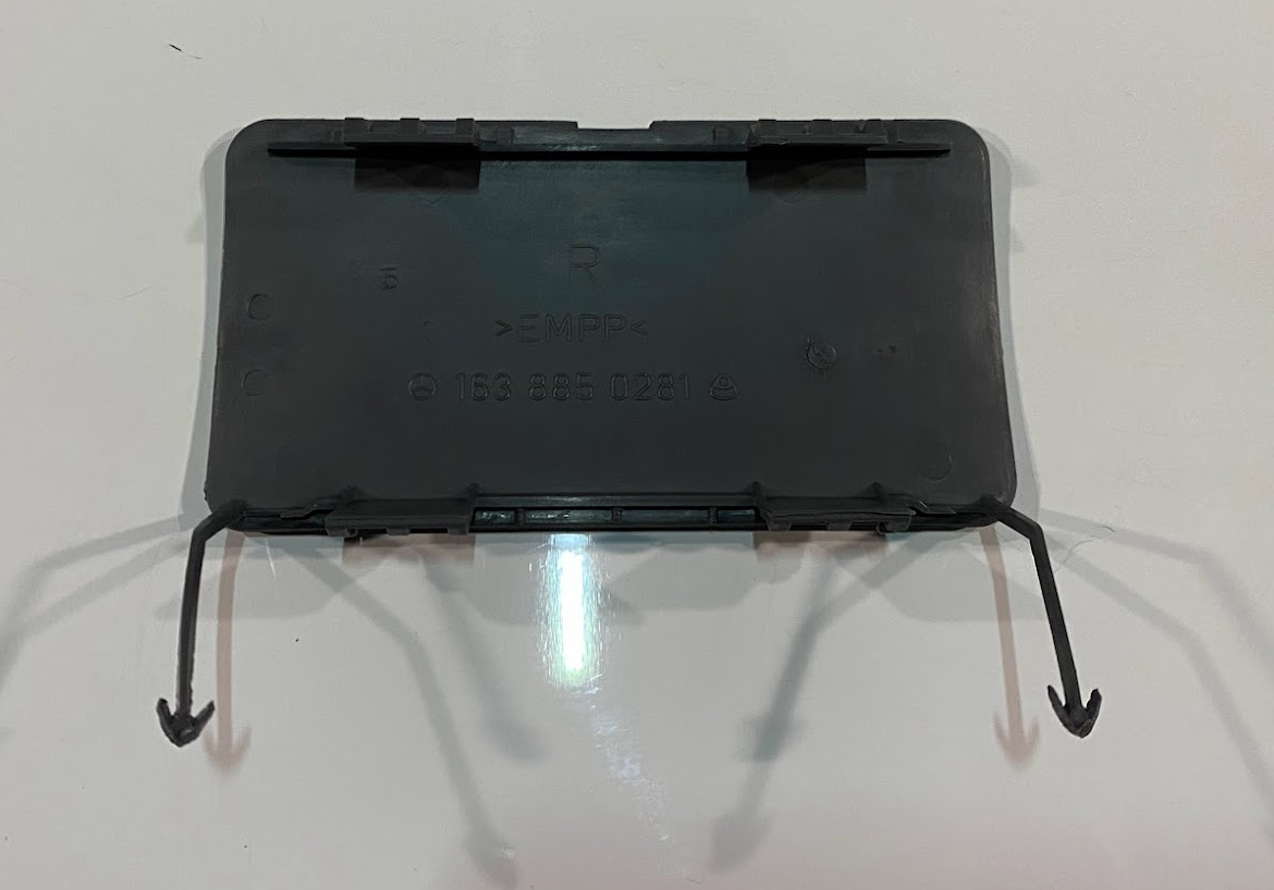 Mercedes-Benz Bumper RH Tow Bracket Cover - 163-885-02-81 - Fits MBZ ML-Class