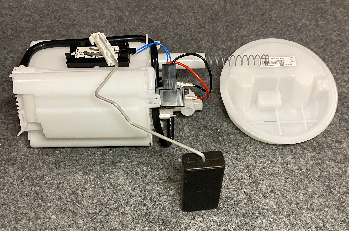 Mercedes-Benz Electric Fuel Pump - A 203 470 35 94 80 - Fits MBZ C230 & C240