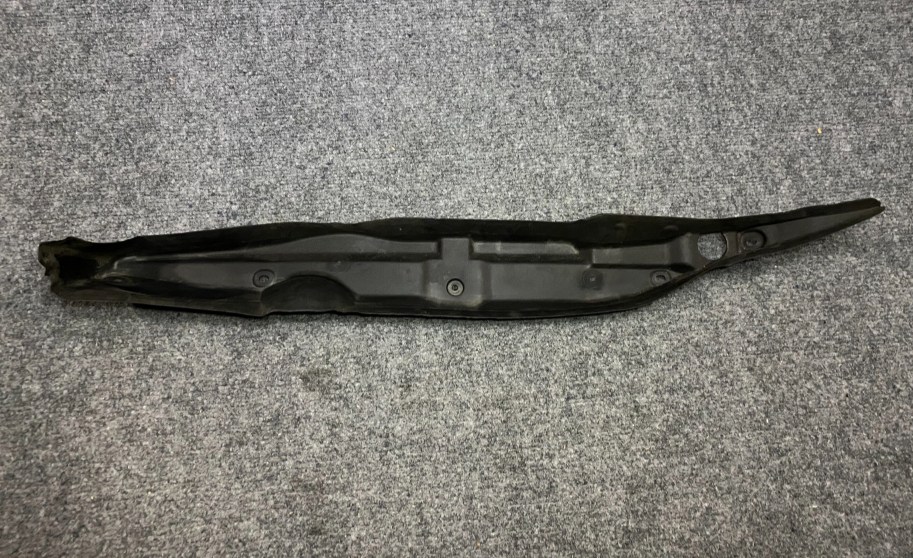 Mercedes-Benz Front Right Cover - A 203 889 04 25 -Fits Mercedes-Benz C230, C320