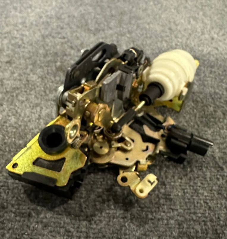 Mercedes-Benz Left Door Lock - A 140 720 35 35 - Fits MBZ S320, S420 & More