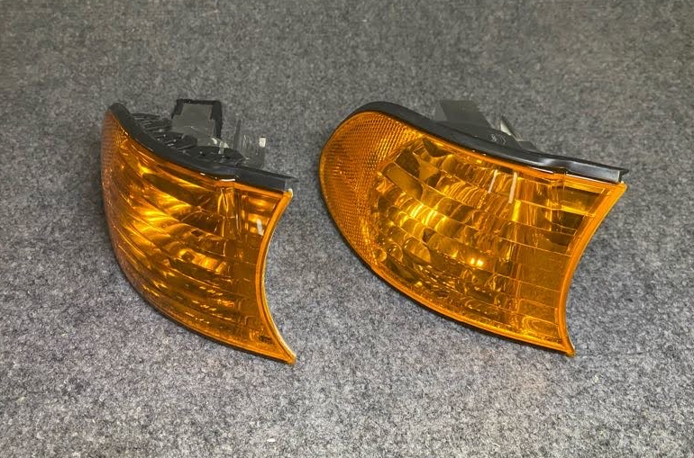 Bosch Front RH Turn Signa Light - 1 315 106 942 - Fits BMW 325i, 325xi & More