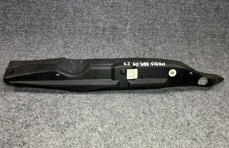 Mercedes-Benz Front Right Cover - A 203 889 04 25 -Fits Mercedes-Benz C230, C320