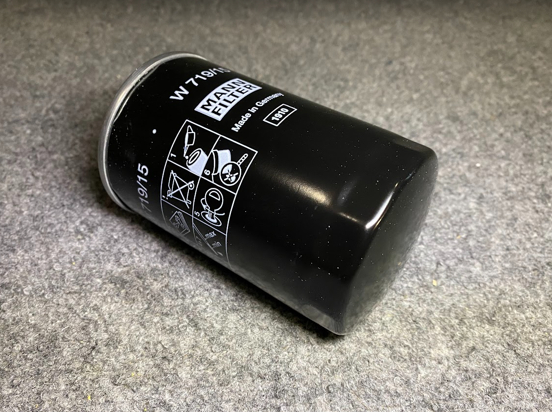 Mann Filter Oil Filter - W 719/15 / 11-42-1-707-779 -Fits BMW 325i, 525i & More