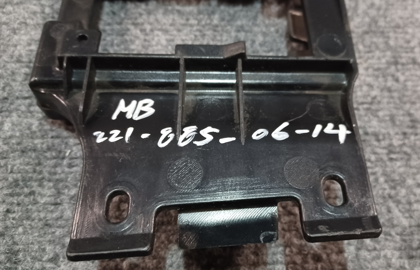 Mercedes-Benz Rear Bumper Right Bracket - A 221 885 06 14 - Fits MBZ S-Class