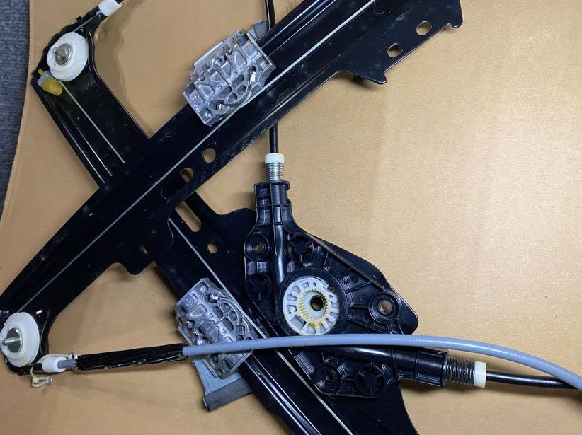Window Regulator RH- 51 33 7 184 384 - Fits BMW 528i, 530i, 535i, 525i & More