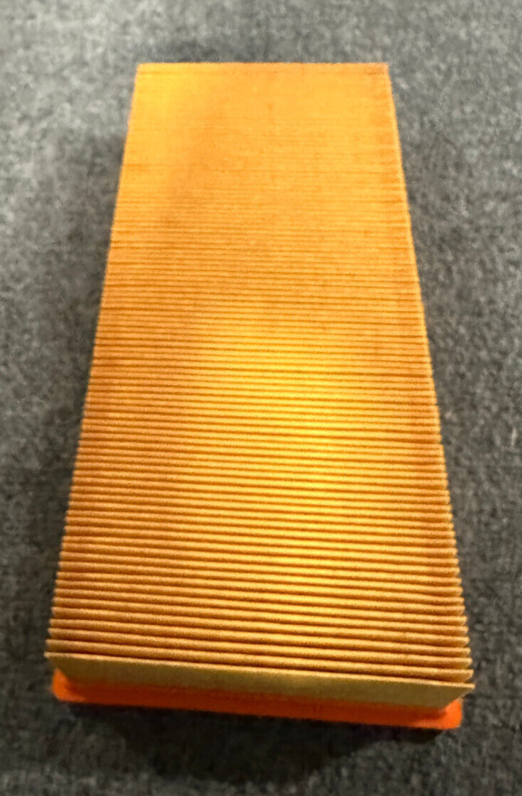 Hengst Air Filter - E215L - Fits BMW 525i / M5 & 525iT