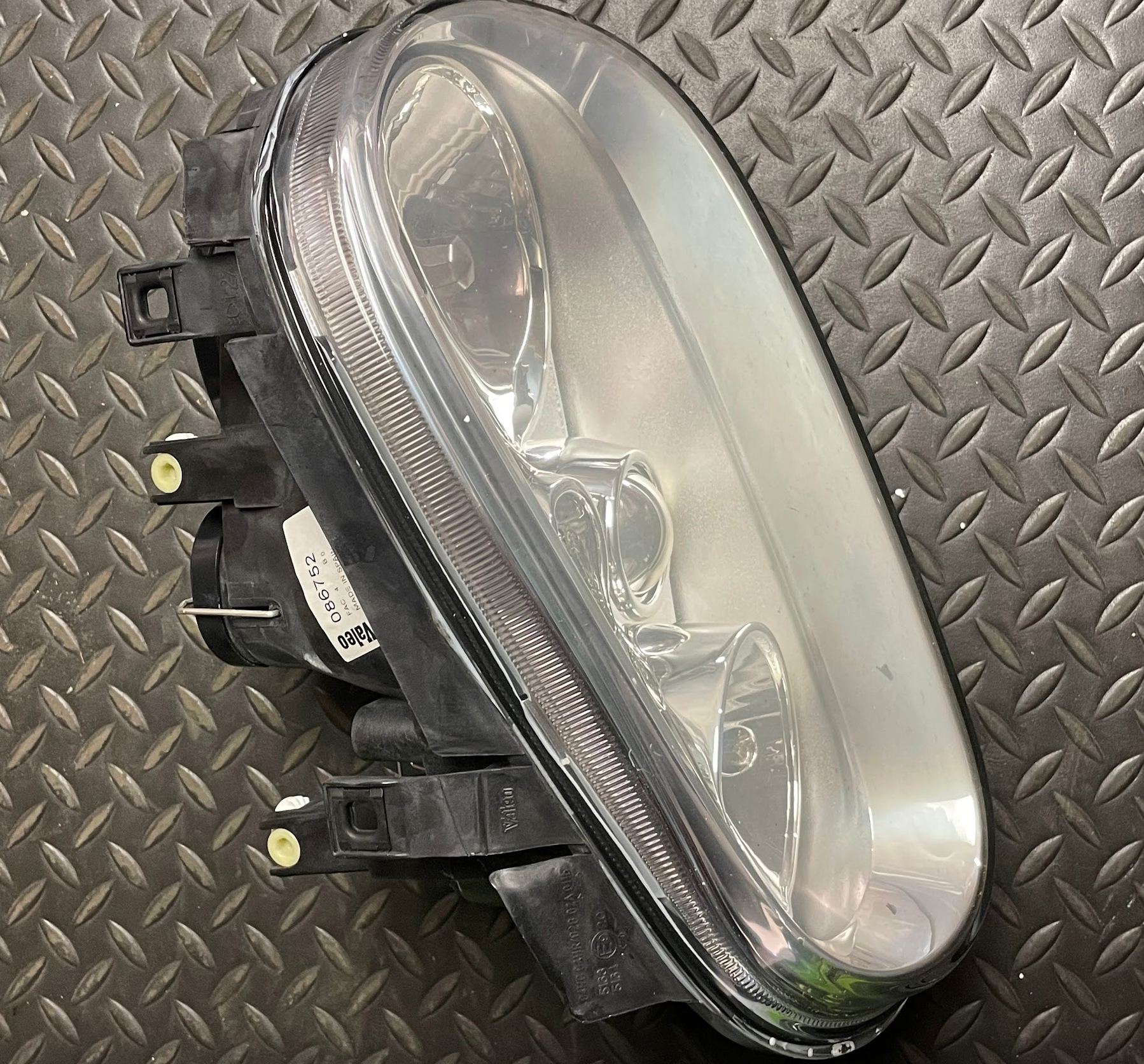 Valeo Left Headlight Assy - 086752 / 1J1941017F - For Volkswagen Golf 1998-2002