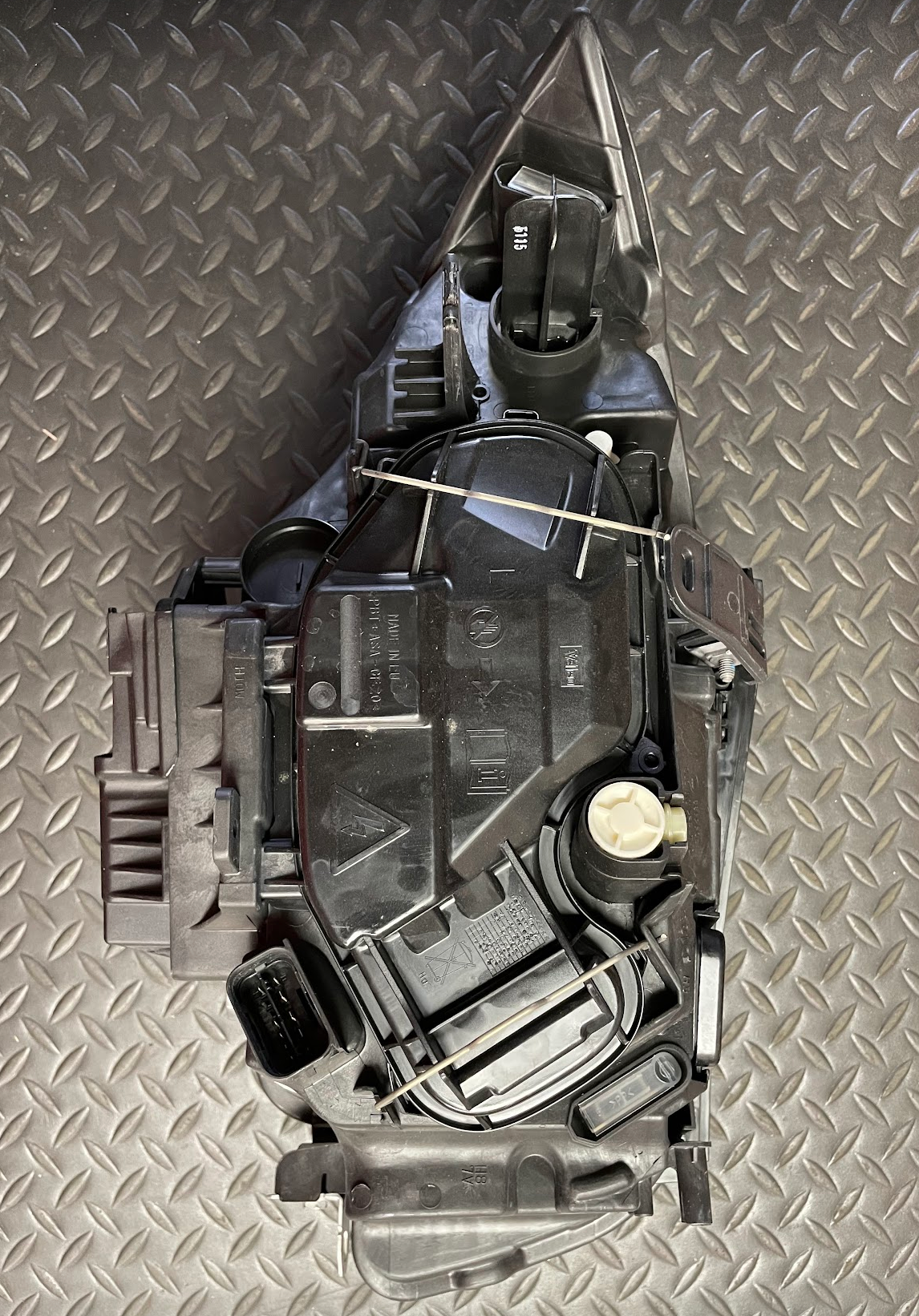 Valeo LH Bi-Xenon Headlight Assy - 044797 / 63127164931 - For BMW 128i & 135i