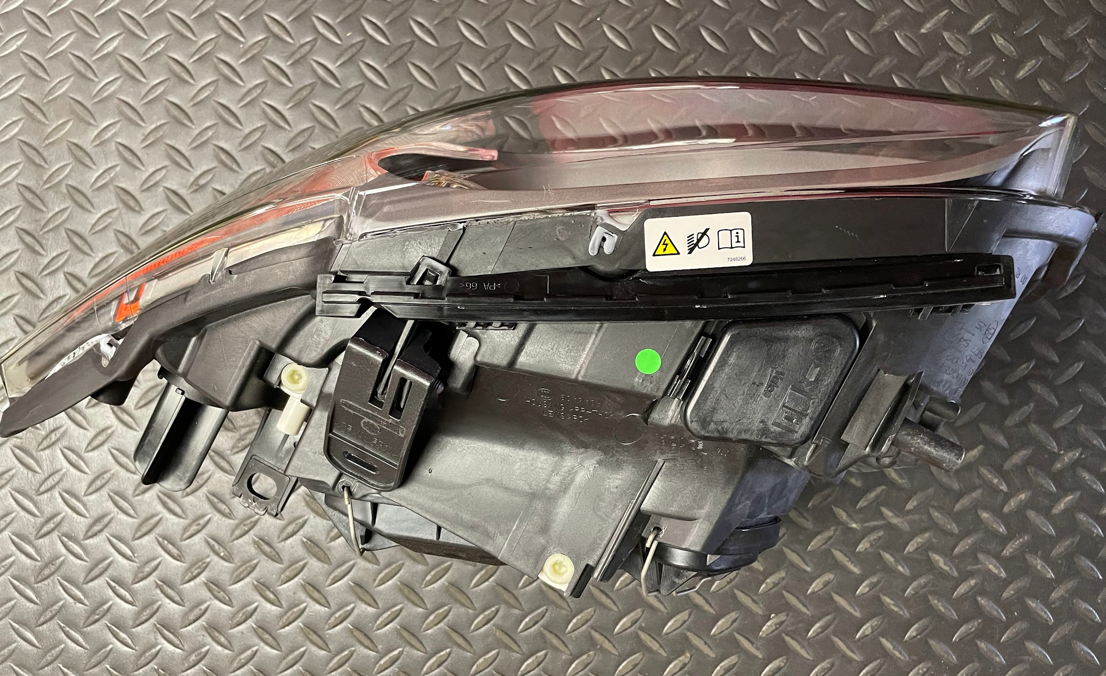 Valeo LH Bi-Xenon Headlight Assy - 044797 / 63127164931 - For BMW 128i & 135i