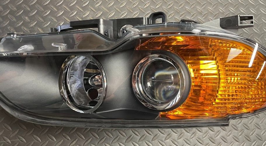 BMW HID Right Headlight Assy - 63-12-6-935-724 - For BMW 325Ci & 330Ci 04-06