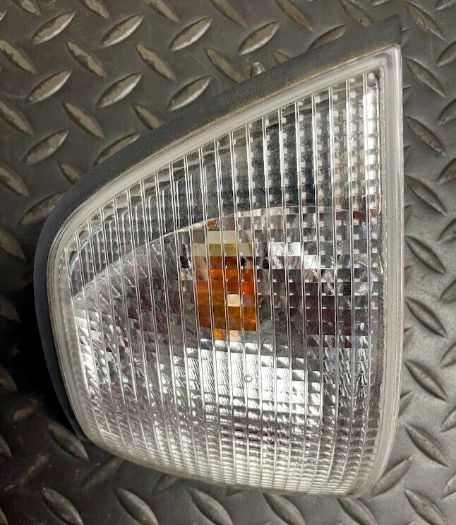 ULO Front LH Turn Signal Light - 82-19-9-403-095 - For BMW 328i, M3, 318i & More
