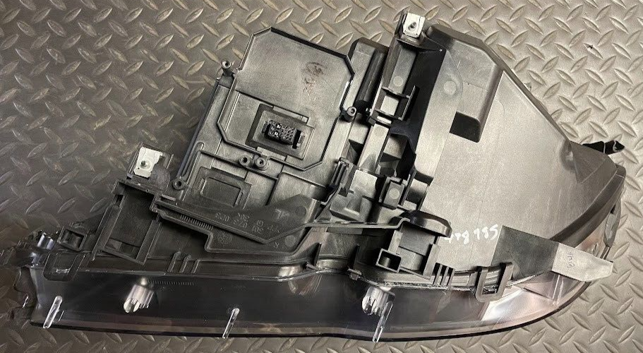 BMW HID Right Headlight Assy - 63-12-6-935-724 - For BMW 325Ci & 330Ci 04-06