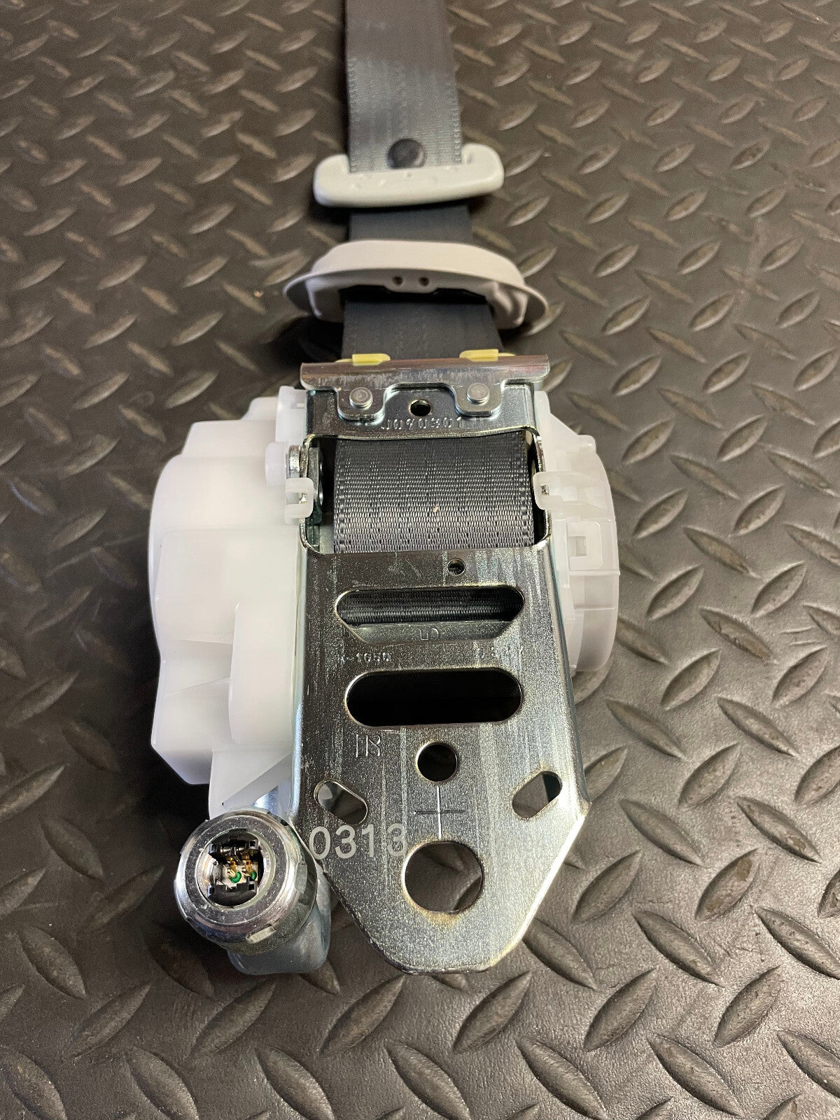 Toyota Front Left Seat Belt Assy - 73220-47091 - For Toyota Prius 2011