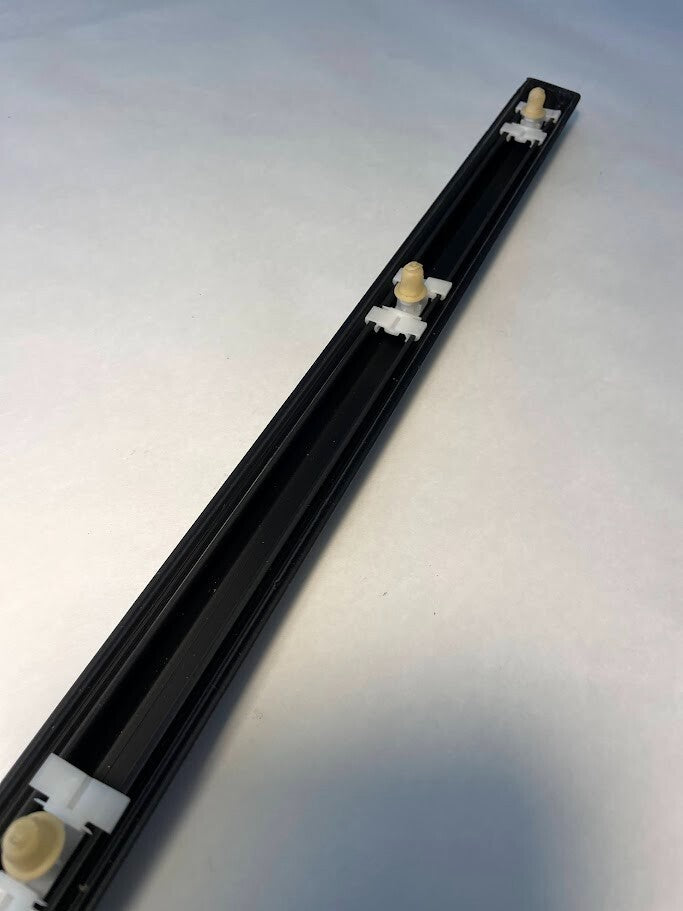 BMW Front Door RH Molding - 51-13-1-977-274 - For BMW 323i, 323is, 328i & More