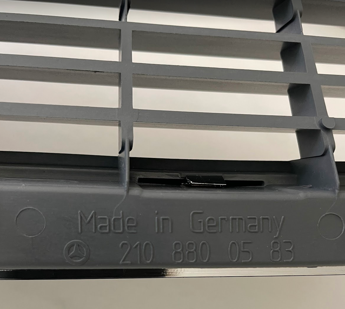 Mercedes-Benz Radiator Grille Assy - 210-880-05-83 - For MBZ W210 E-Class 95-02