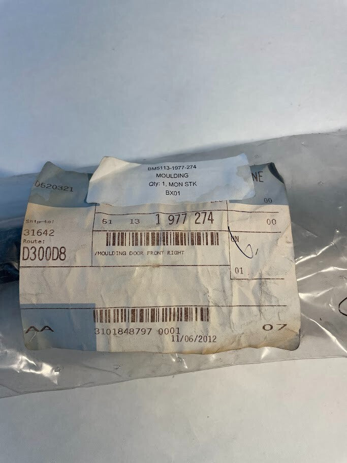 BMW Front Door RH Molding - 51-13-1-977-274 - For BMW 323i, 323is, 328i & More