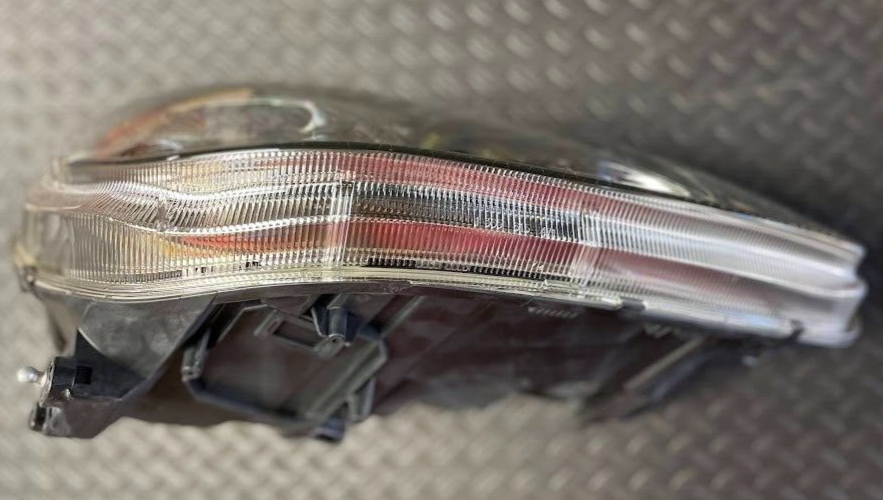 Mercedes-Benz Front Right Headlight - 220-820-38-61 -For S280, S600, S400 & More