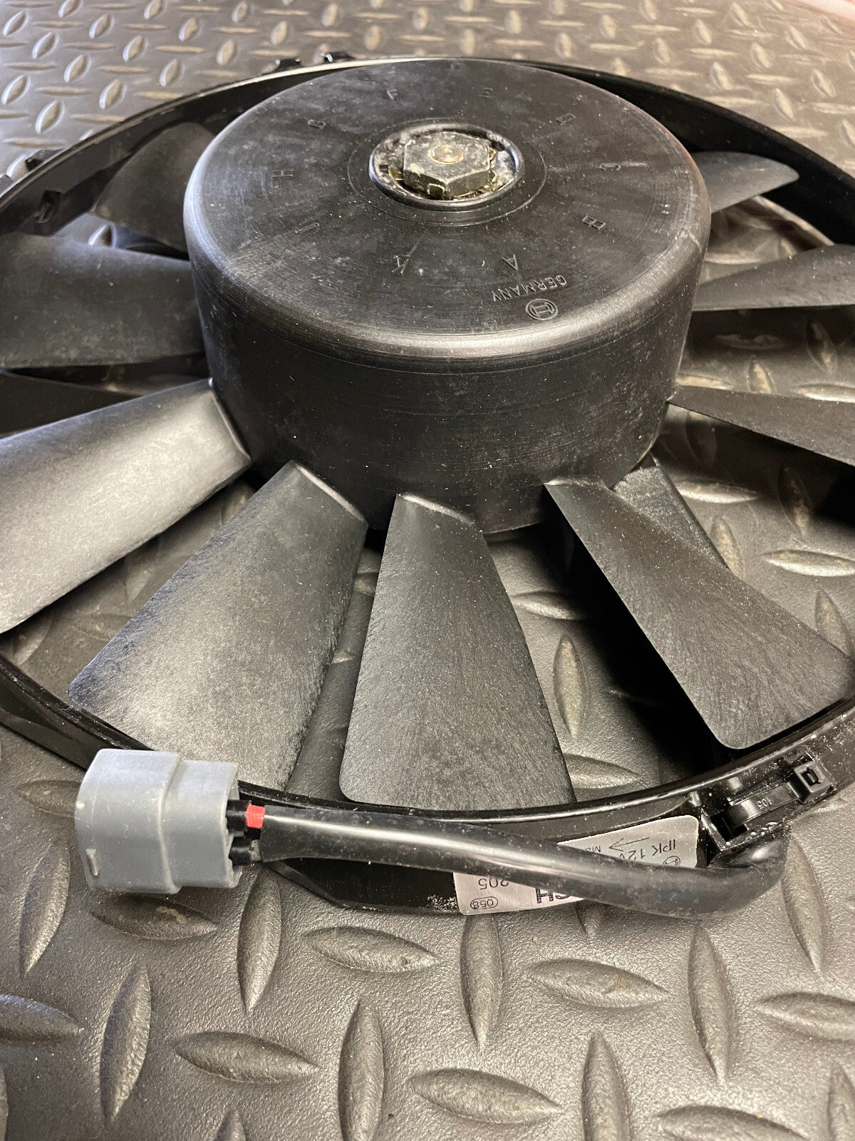 Bosch Eng. Radiator Fan Assy - 0 130 701 205 / 1274040 - For Volvo 240D 2.4L