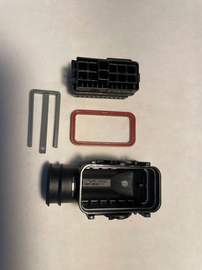 Mercedes-Benz Rear LH Plug Housing - 005-540-16-81 For MBZ GLE400, GLS450 & More