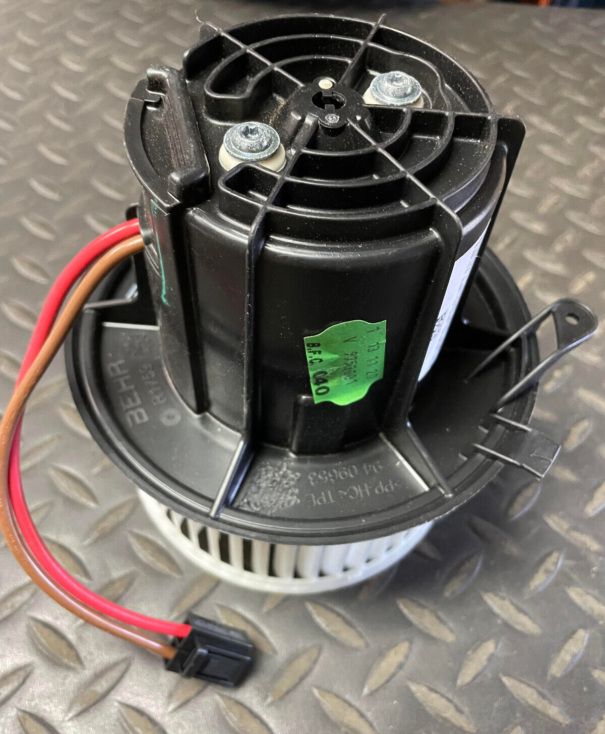 MAHLE Blower Motor Assy- AB 146 000P / 212-820-07-08 -For MBZ C250, E400 & More