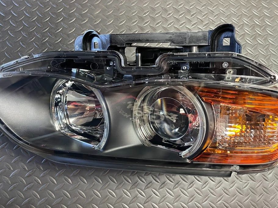 BMW HID RH Headlight Assembly - 63-12-6-940-174 - For BMW X5 2004-2006