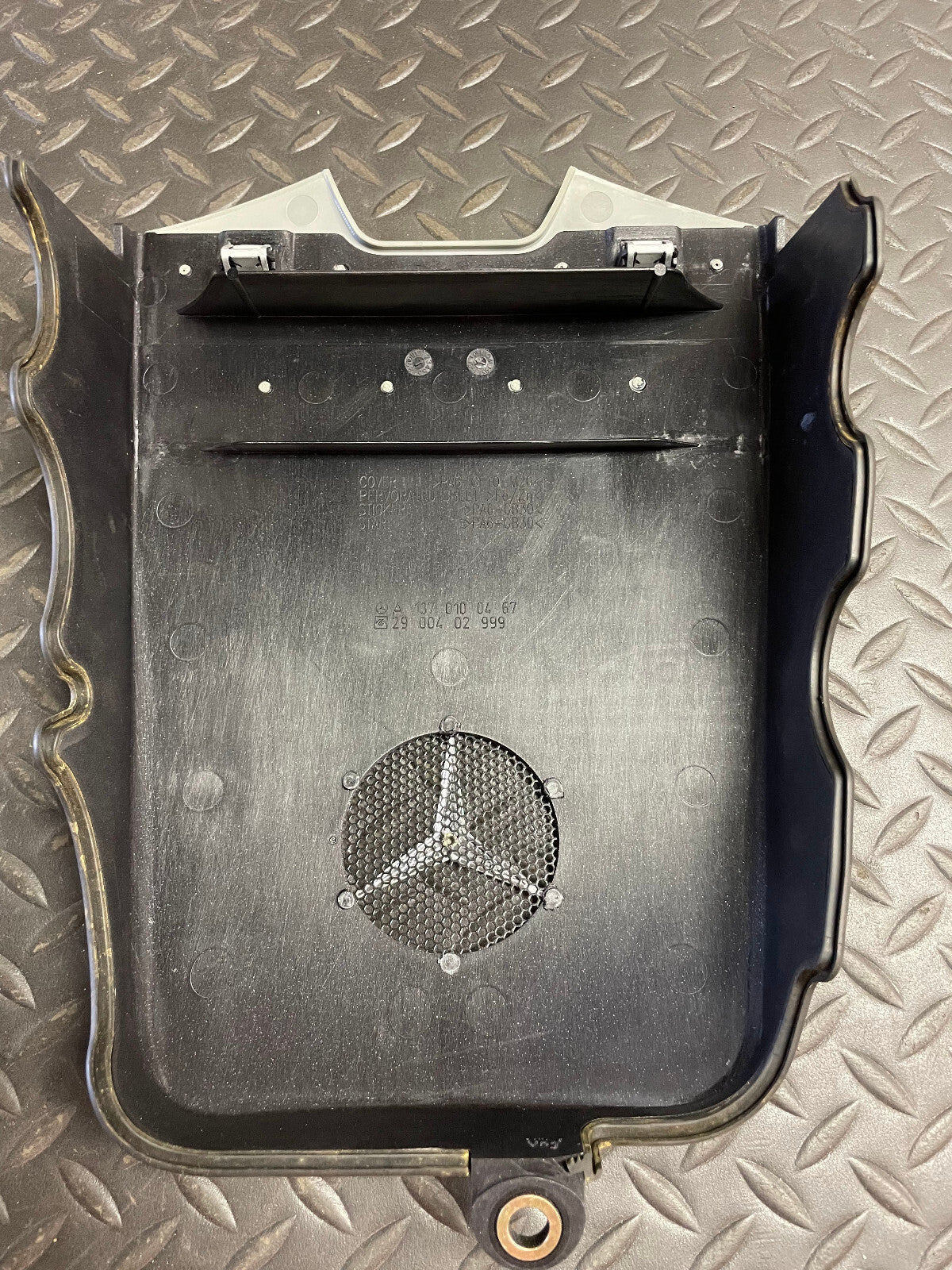 Mercedes-Benz Engine Cover Plate - 137-010-04-67 - For MBZ S600 2001-2002