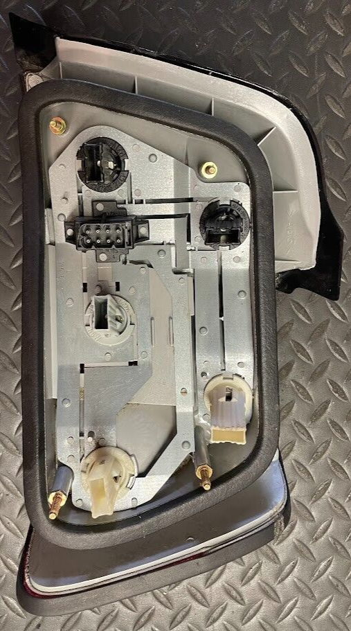 Left Tail Light Assy - 195 157 / 63-21-1-393-431 - For BMW E36 325i, 328i & More