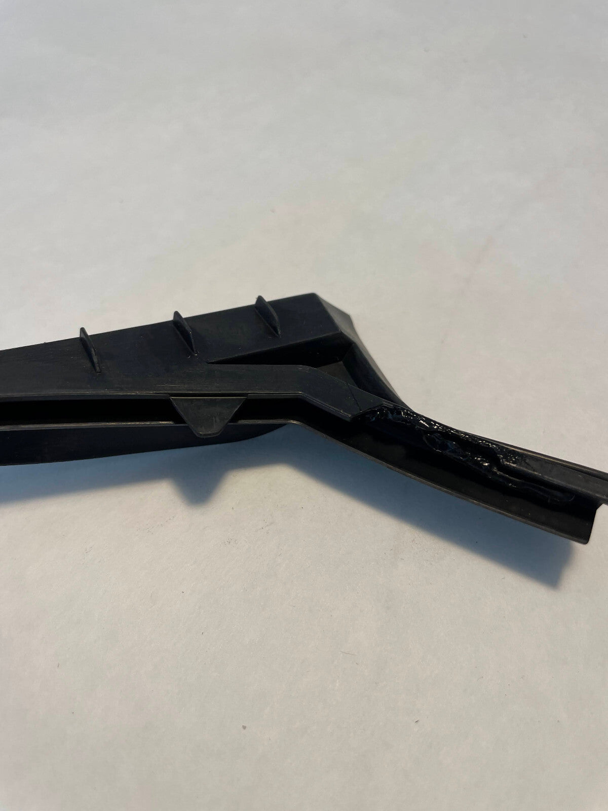 BMW Rear Window Bottom Molding - 51-71-7-033-257 - For BMW 750Li & Others