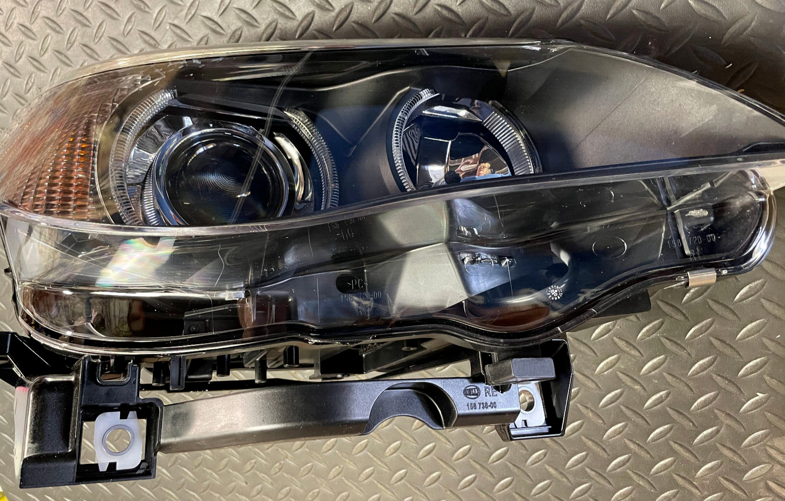 BMW HID Front RH Headlight - 63-12-7-166-118 - For BMW 530i, 525i & 545i 04-05